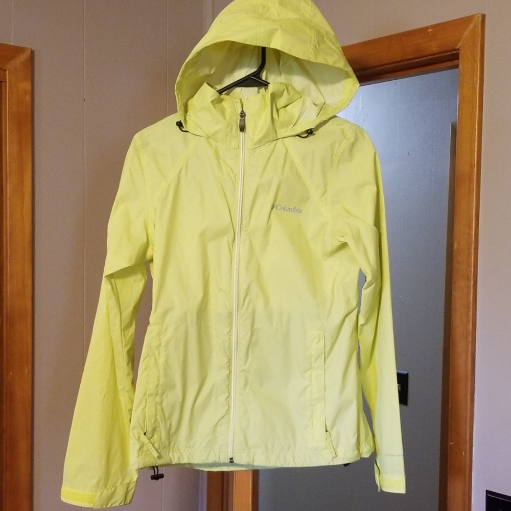 Columbia omni-shield jacket - medium - used